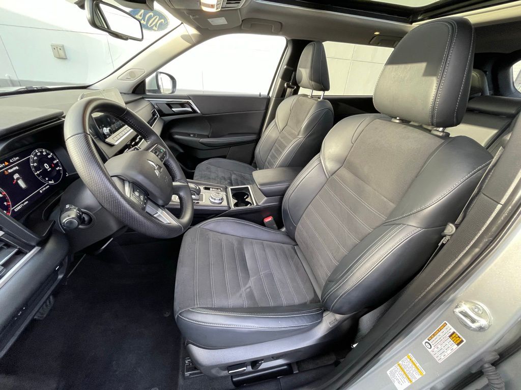 Thumbnail: 2024 Mitsubishi Outlander - 27