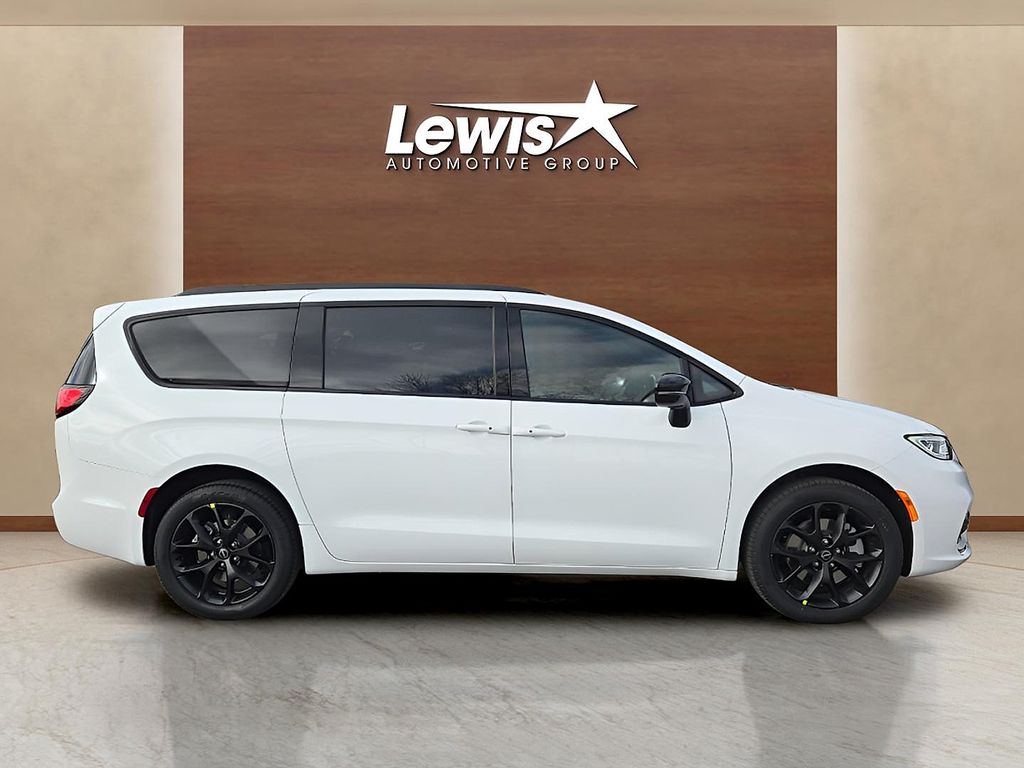 New 2026 Chrysler Pacifica For Sale in Farmington, AR