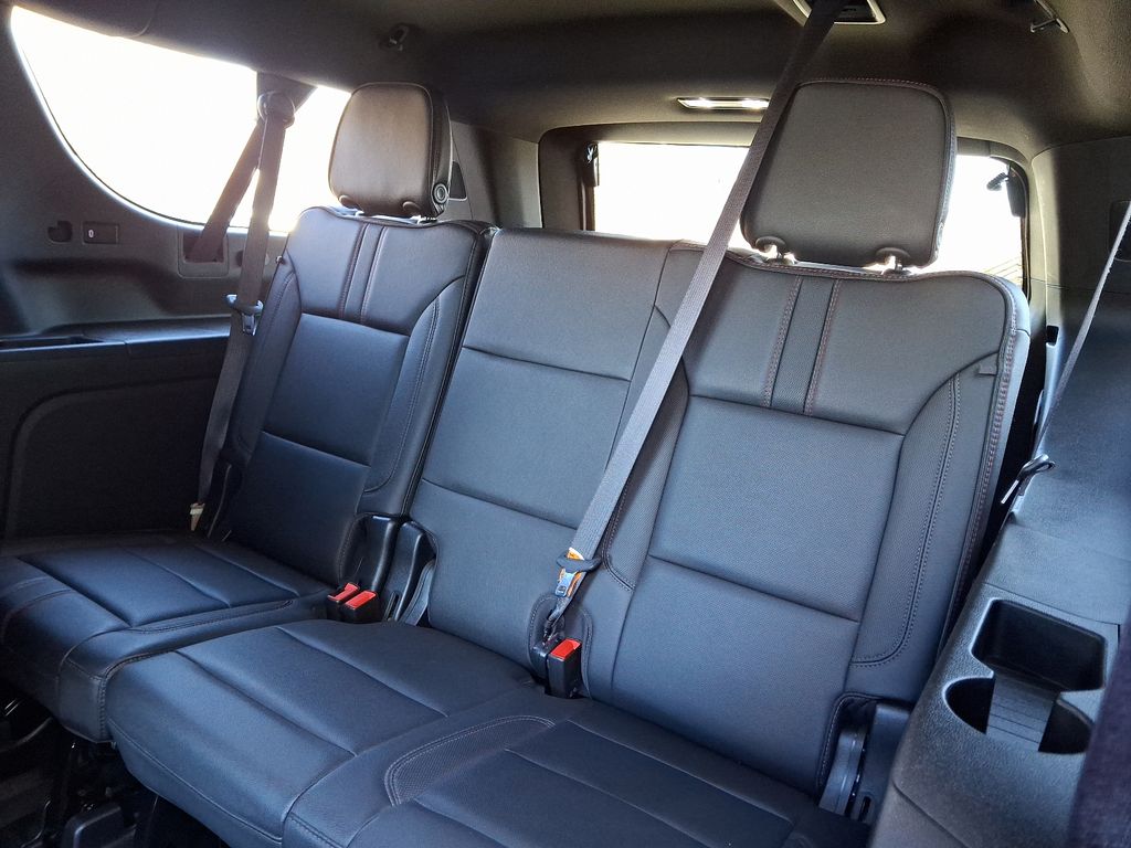 2022 Chevrolet Suburban RST 11