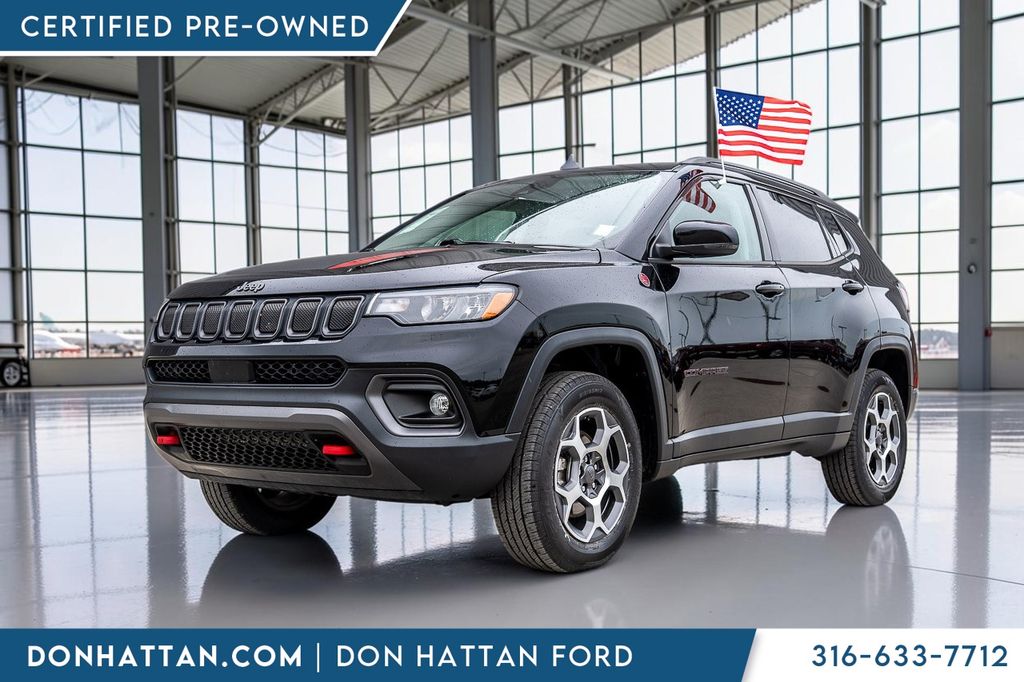 Diamond Black Crystal Pearlcoat 2022 Jeep Compass SUV / Crossover Four-Wheel Drive 9-Speed Automatic