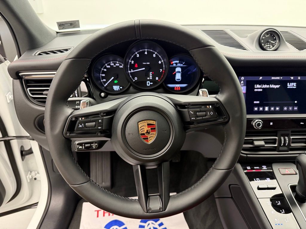 Thumbnail: 2026 Porsche Macan - 12
