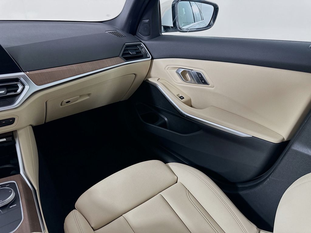 Thumbnail: 2021 BMW 3 Series - 24