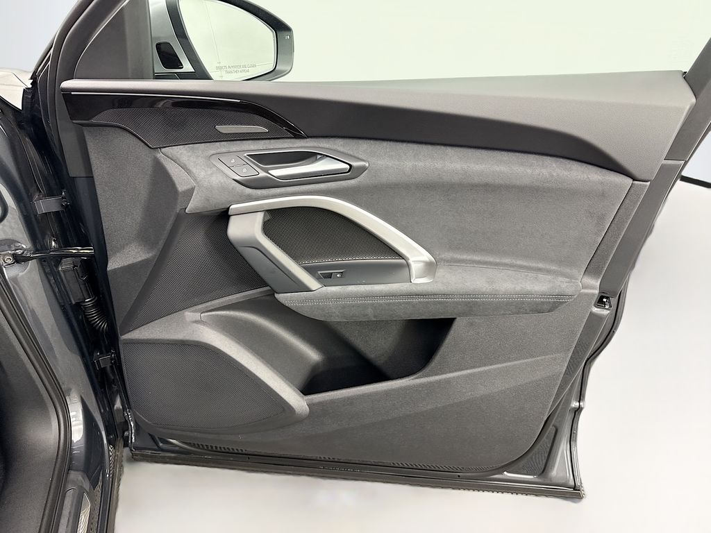 Thumbnail: 2025 Audi SQ5 - 24