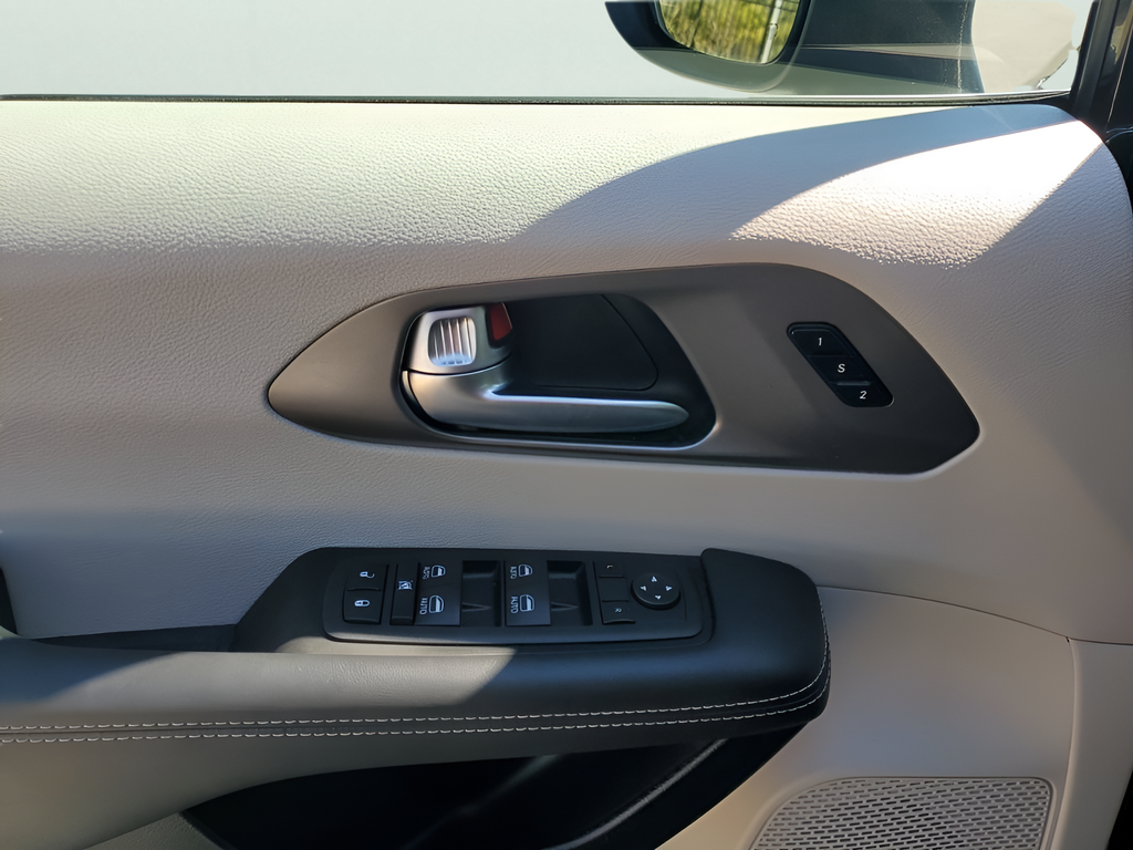 Used Car 2023 Chrysler Pacifica  Touring L For Sale Under $40,000 In Austin, Texas