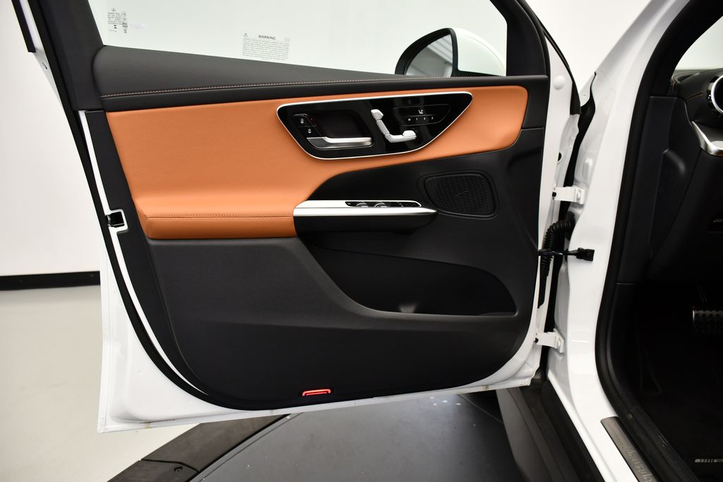 Thumbnail: 2025 Mercedes-Benz GLC - 31