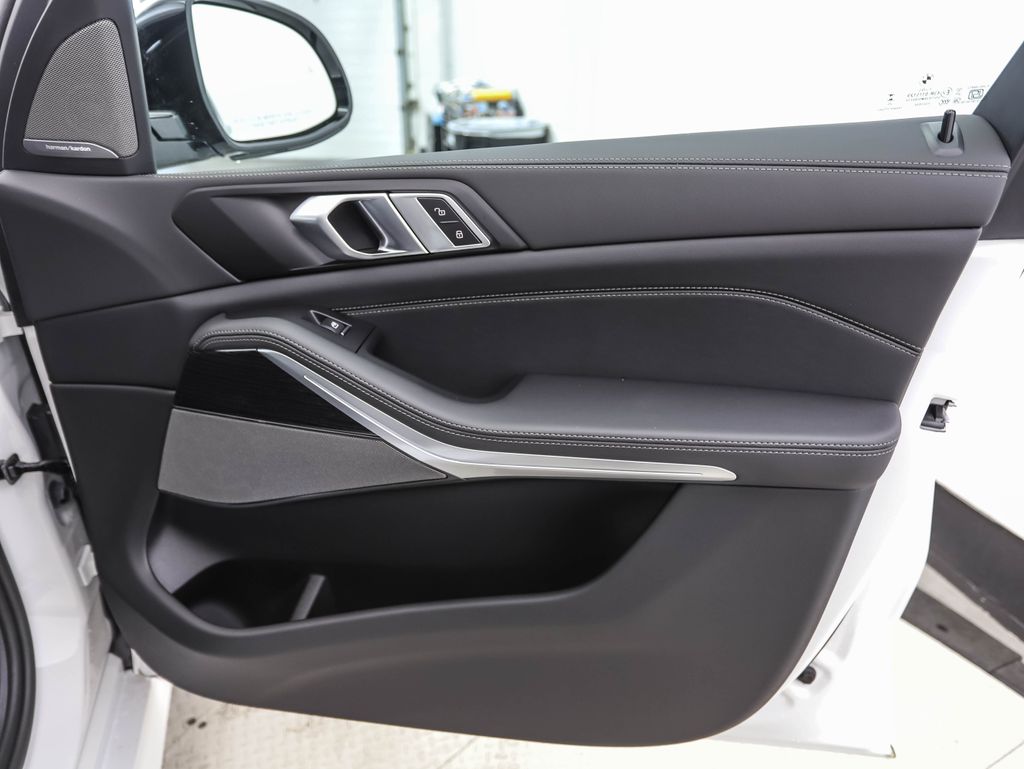 Thumbnail: 2026 BMW X5 - 27