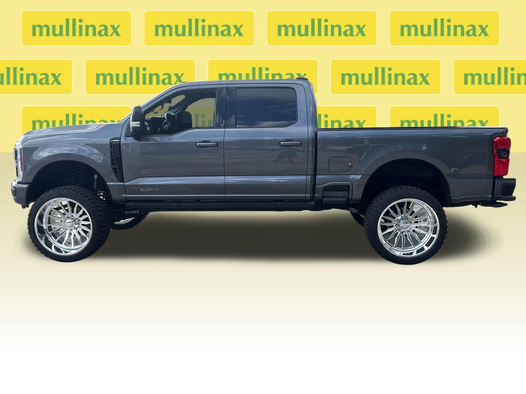 Used 2024  Ford Lariat image 12