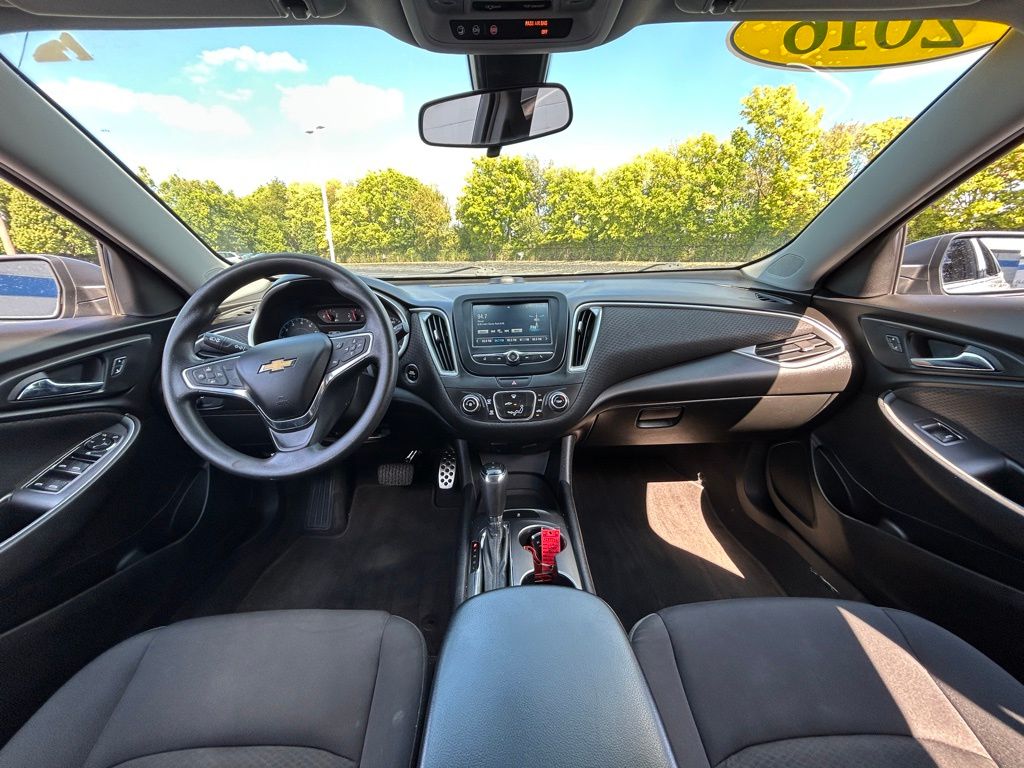 Thumbnail: 2016 Chevrolet Malibu - 11