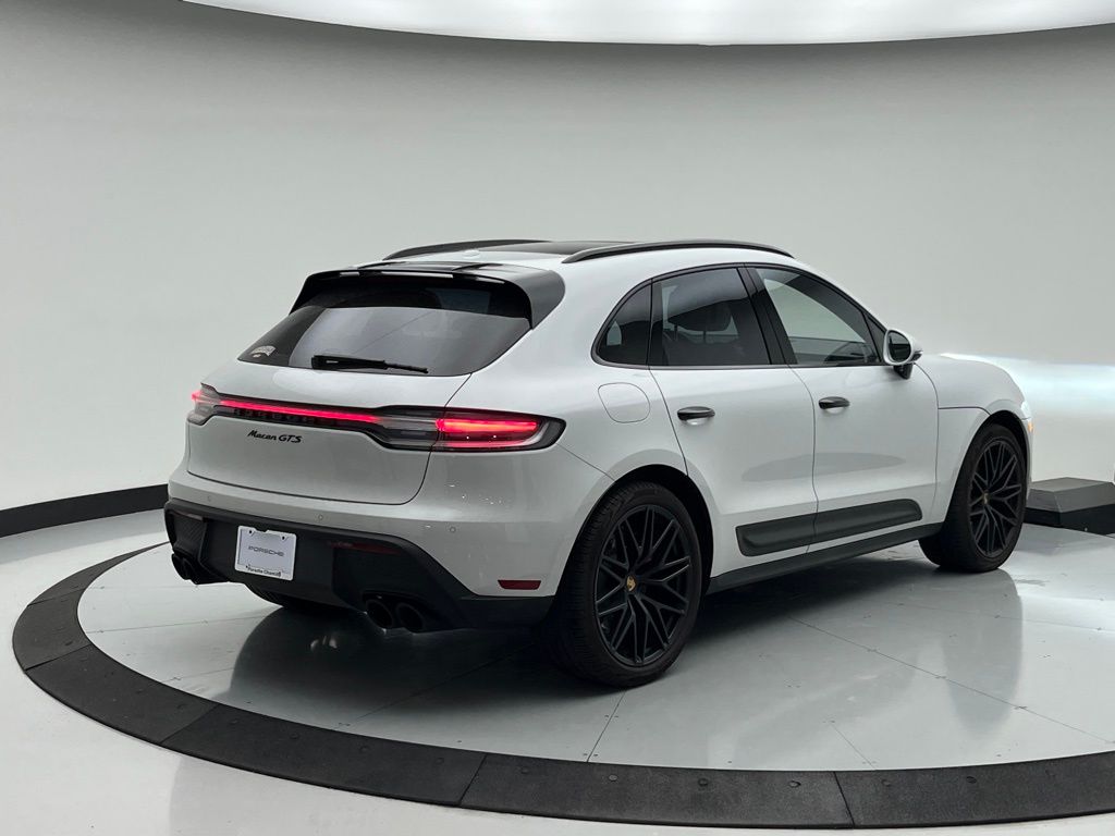Thumbnail: 2023 Porsche Macan - 5