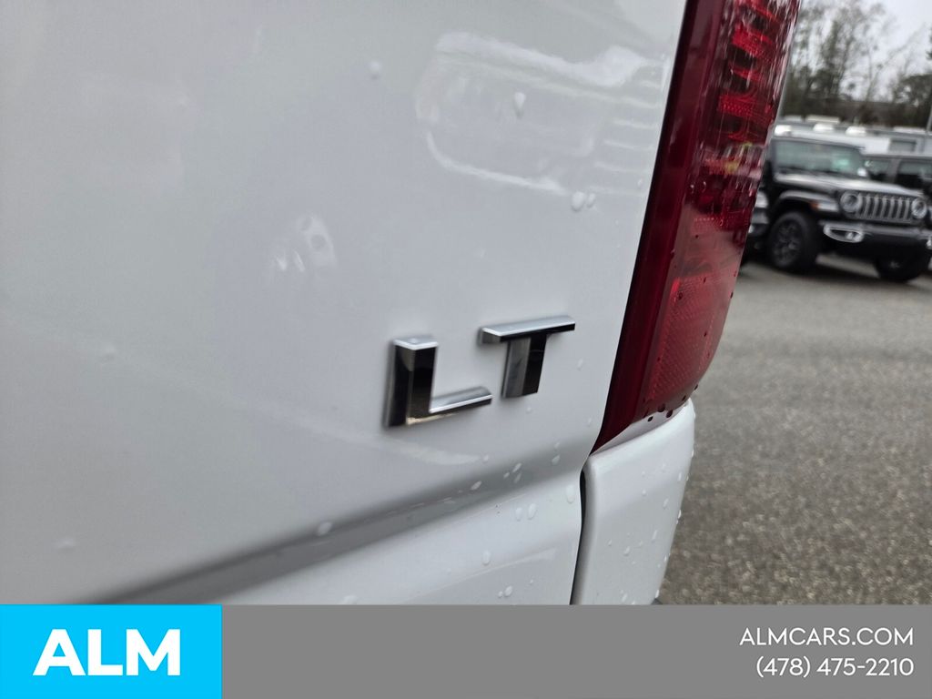 Used 2025 White Chevrolet LT image 11