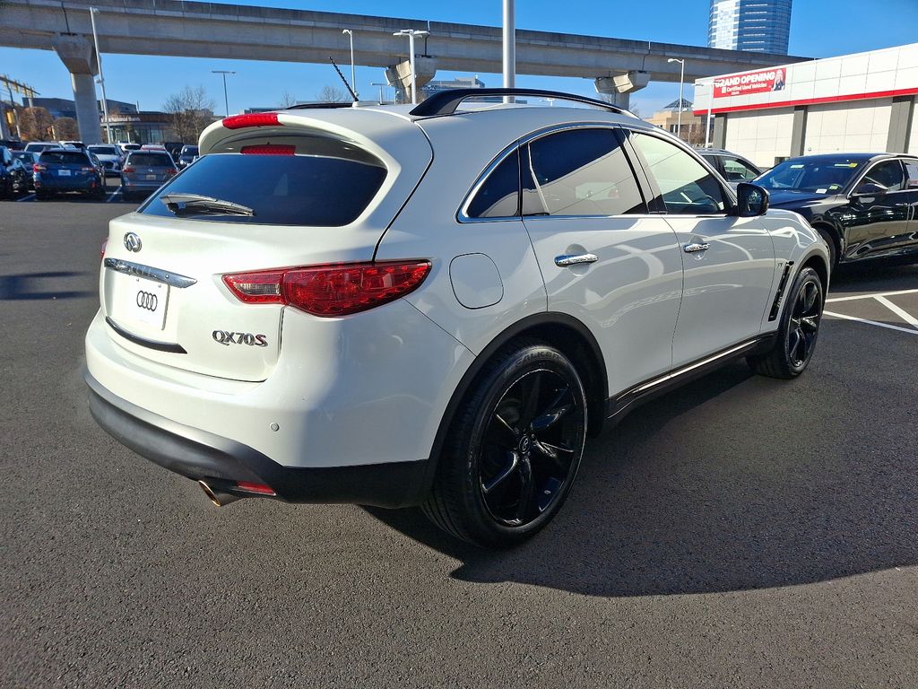 2017 INFINITI QX70 Base 4