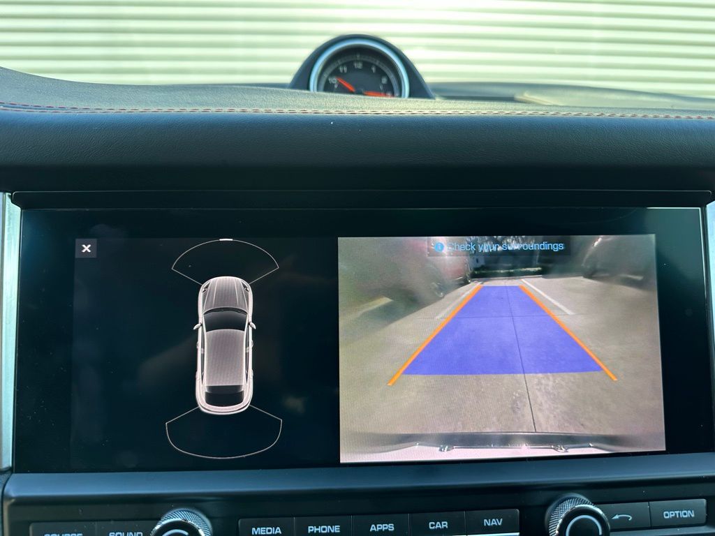 Thumbnail: 2020 Porsche Macan - 29