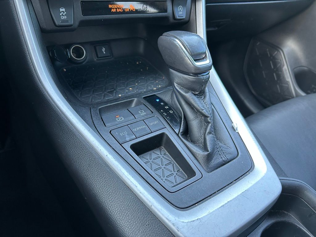 2021 Toyota RAV4 XLE Premium 25