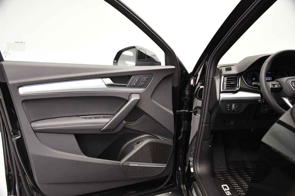 Thumbnail: 2025 Audi Q5 - 30