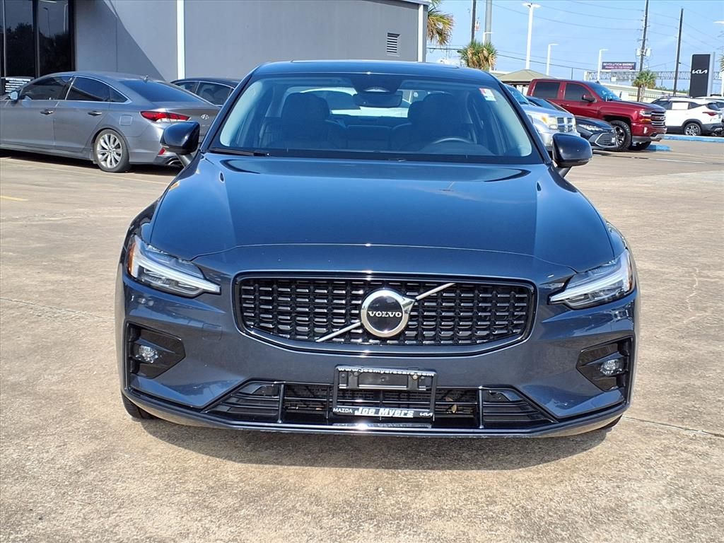 2024 Volvo S60 B5 Core Dark Theme - 6
