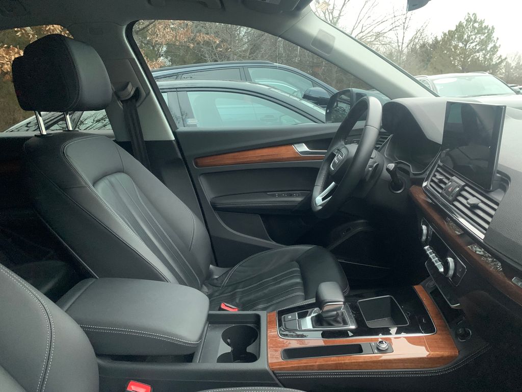 Thumbnail: 2023 Audi Q5 - 9