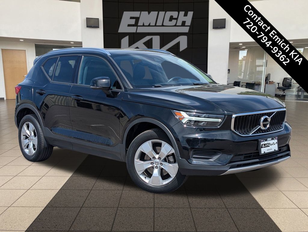 2020 Volvo XC40 Momentum