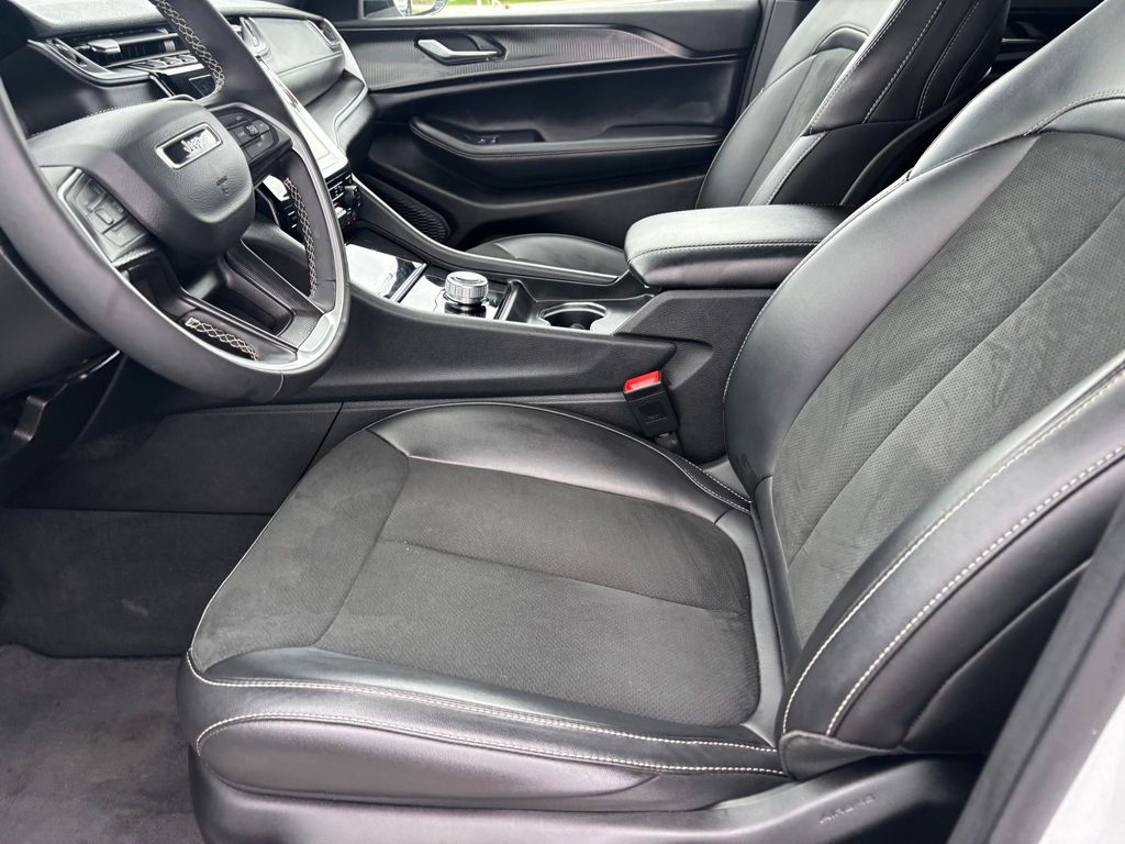 Used Car 2025 Jeep Grand Cherokee  Altitude For Sale Under $40,000 In Austin, Texas