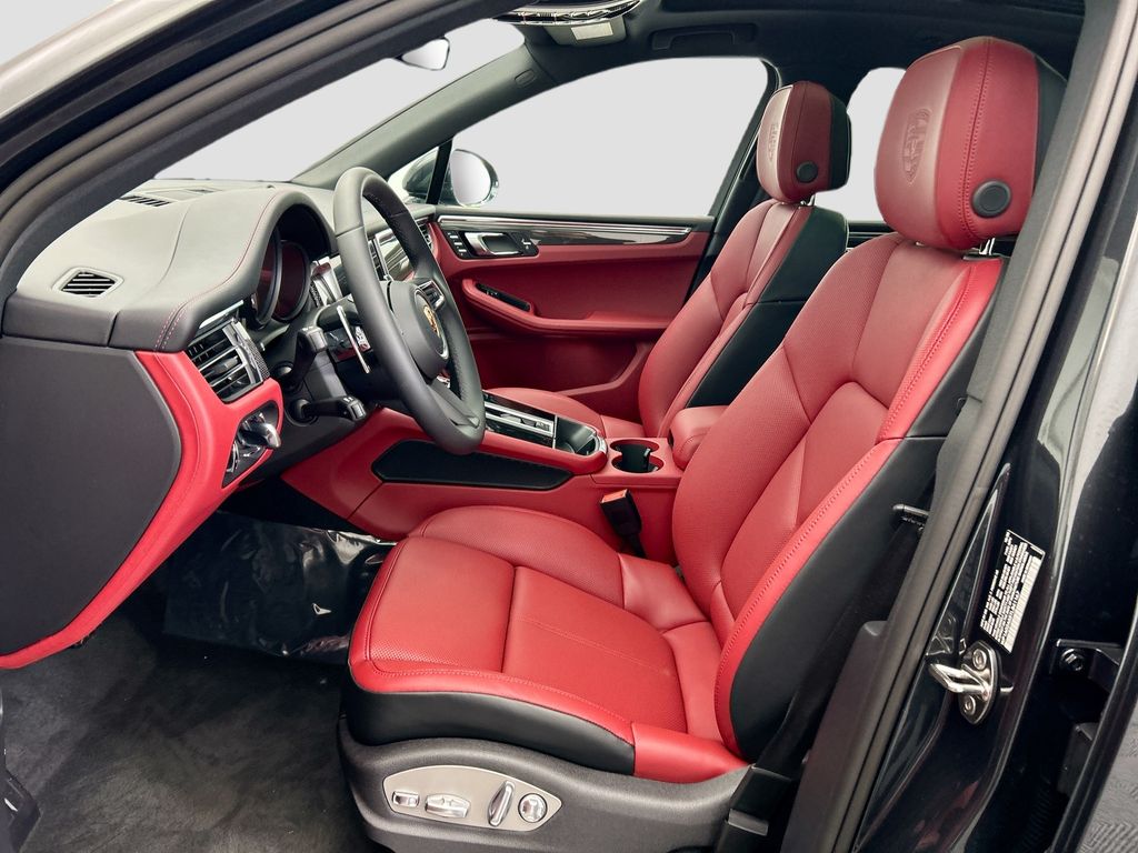 Thumbnail: 2026 Porsche Macan - 5