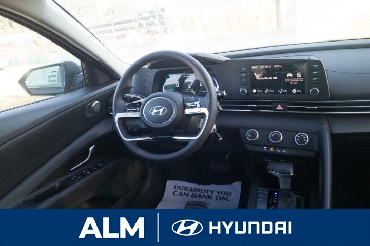 2025 Hyundai Elantra SE photo 18