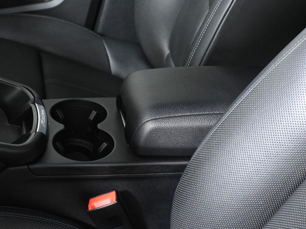 Thumbnail: 2025 Porsche Macan - 28