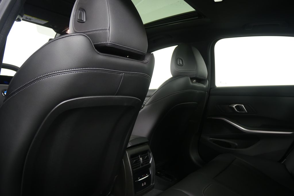 Thumbnail: 2025 BMW 3 Series - 16