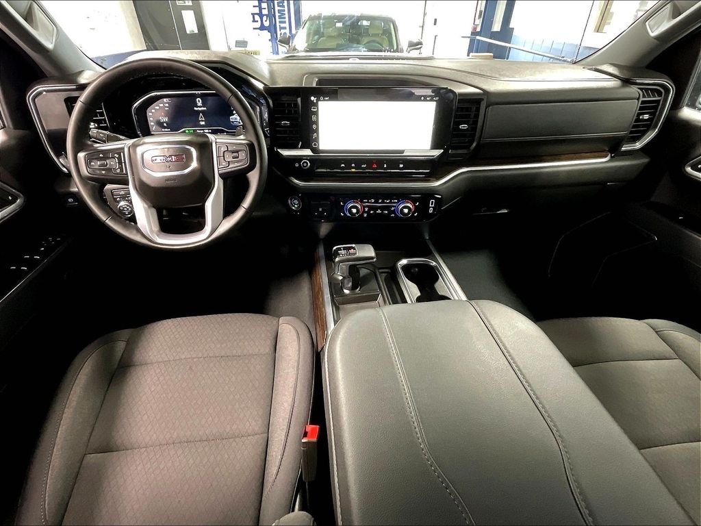 2025 GMC Sierra 1500 — photo 21