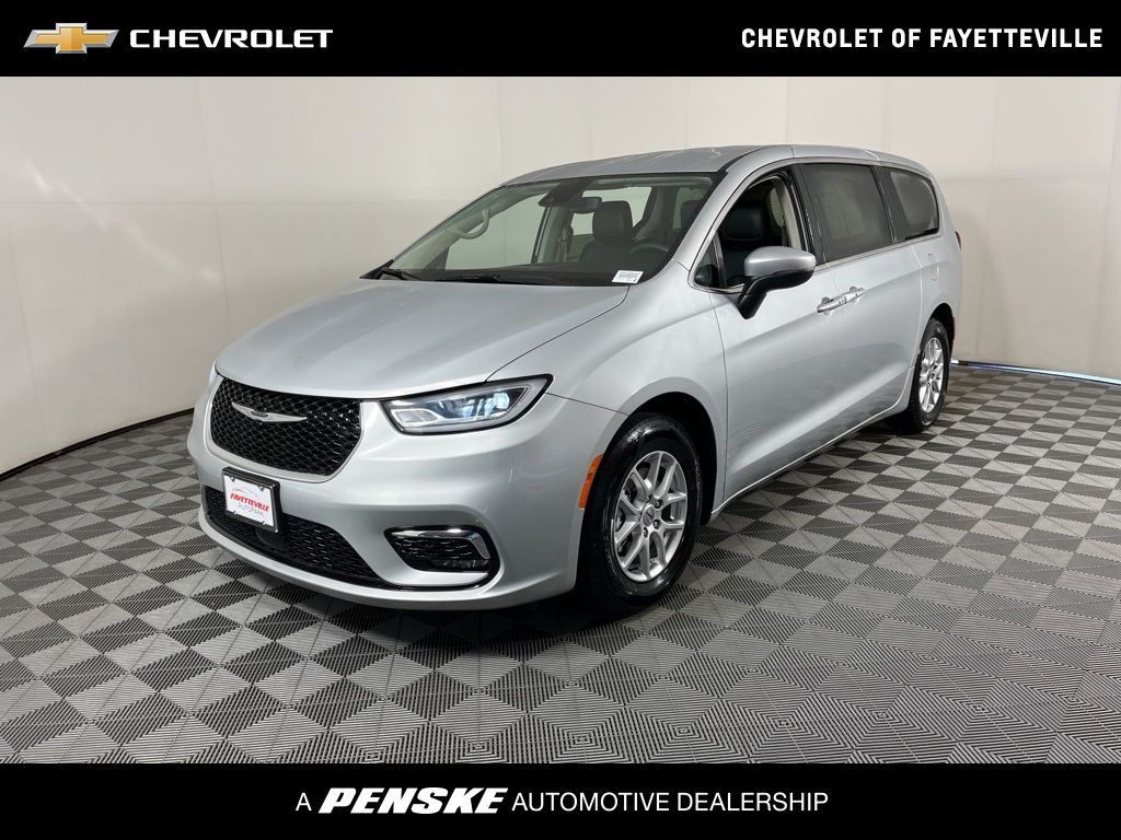 2023 Chrysler Pacifica Touring L -
                Fayetteville, AR
