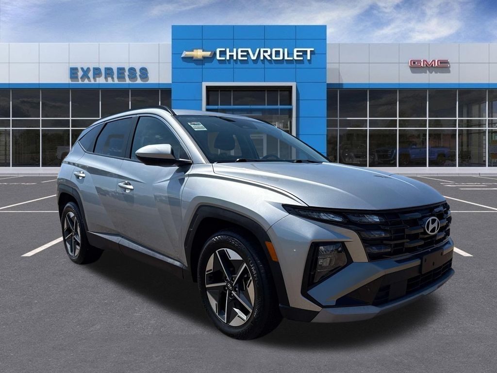 Shimmering Silver 2025 Hyundai Tucson SUV / Crossover Front-Wheel Drive 8-Speed Automatic