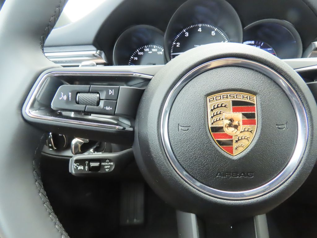 Thumbnail: 2025 Porsche Macan - 14