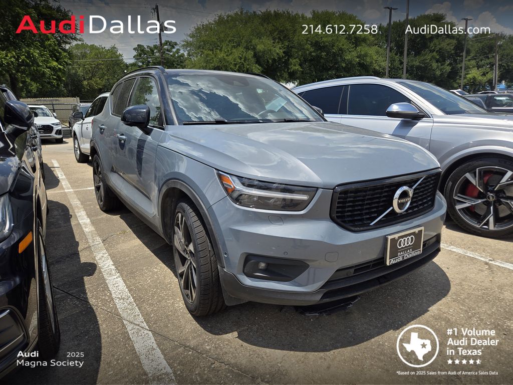 2022 Volvo XC40 T5 R-Design AWD