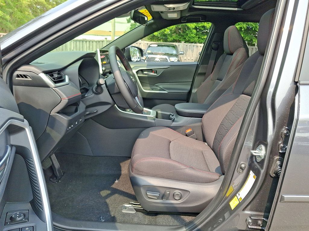 2025 Toyota RAV4 SE 13