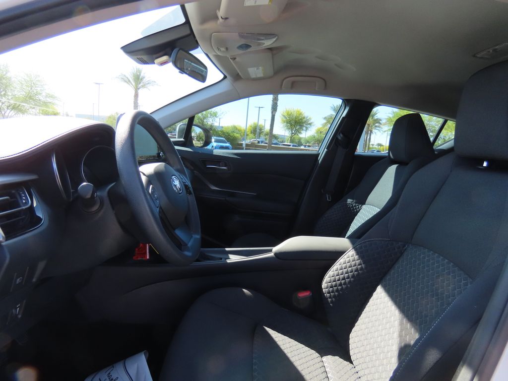 2021 Toyota C-HR LE 18