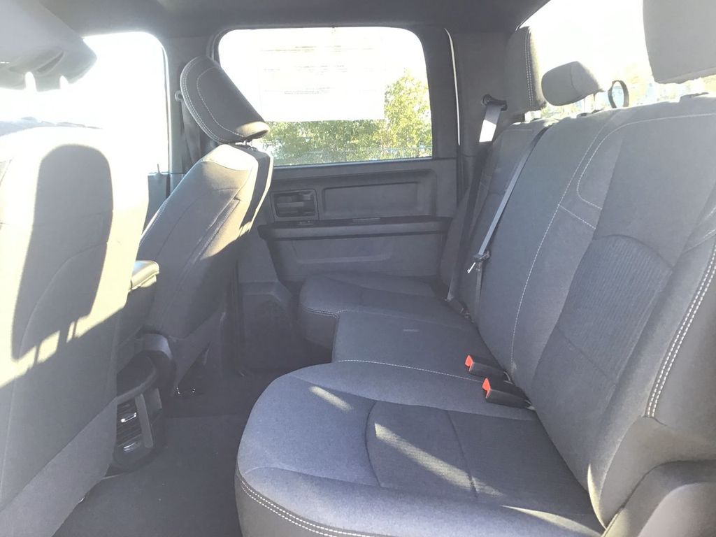 2024 RAM 3500 Chassis Tradesman - Photo 17