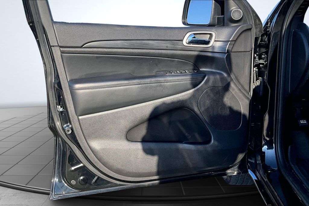 2020 Jeep Grand Cherokee Altitude Black at DeMontrond Auto Country