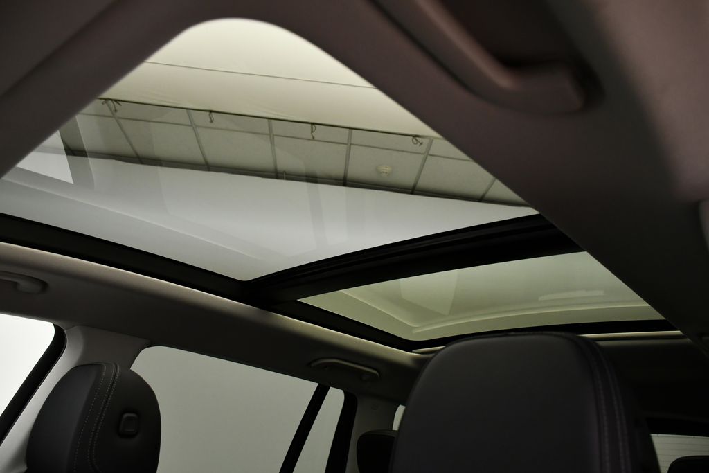 Thumbnail: 2026 Mercedes-Benz GLS - 17