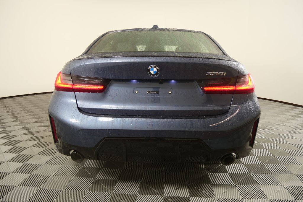 Thumbnail: 2026 BMW 3 Series - 4