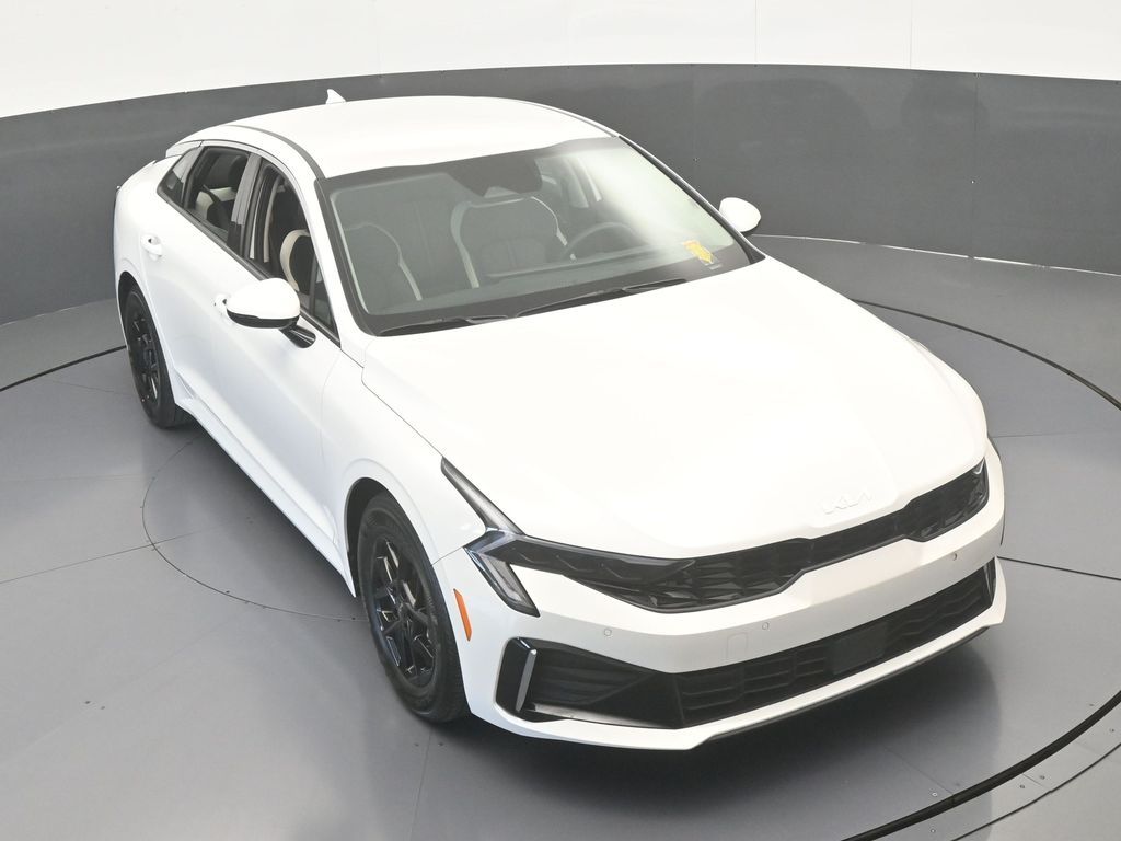 New 2025 Snow White Pearl Kia LXS image 48