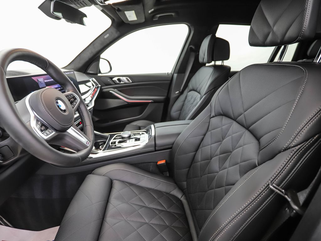 Thumbnail: 2025 BMW X7 - 11