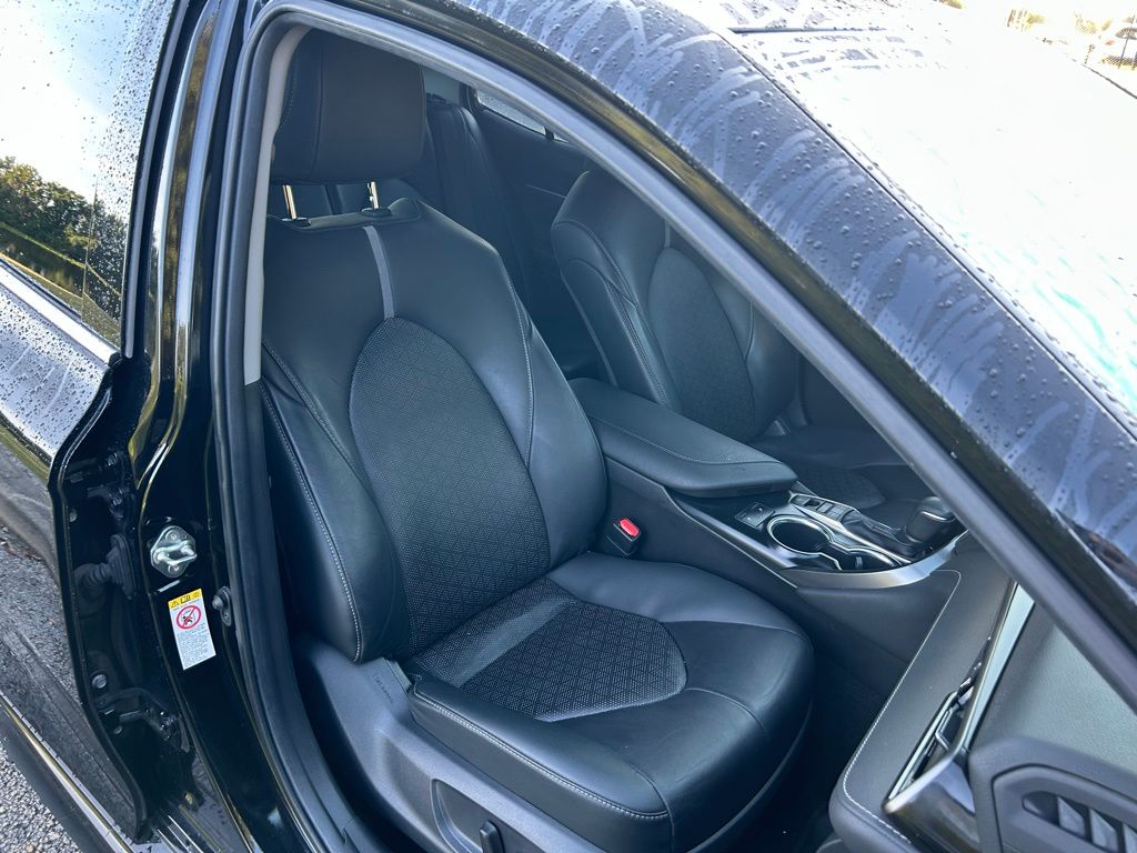 Thumbnail: 2019 Toyota Camry - 15