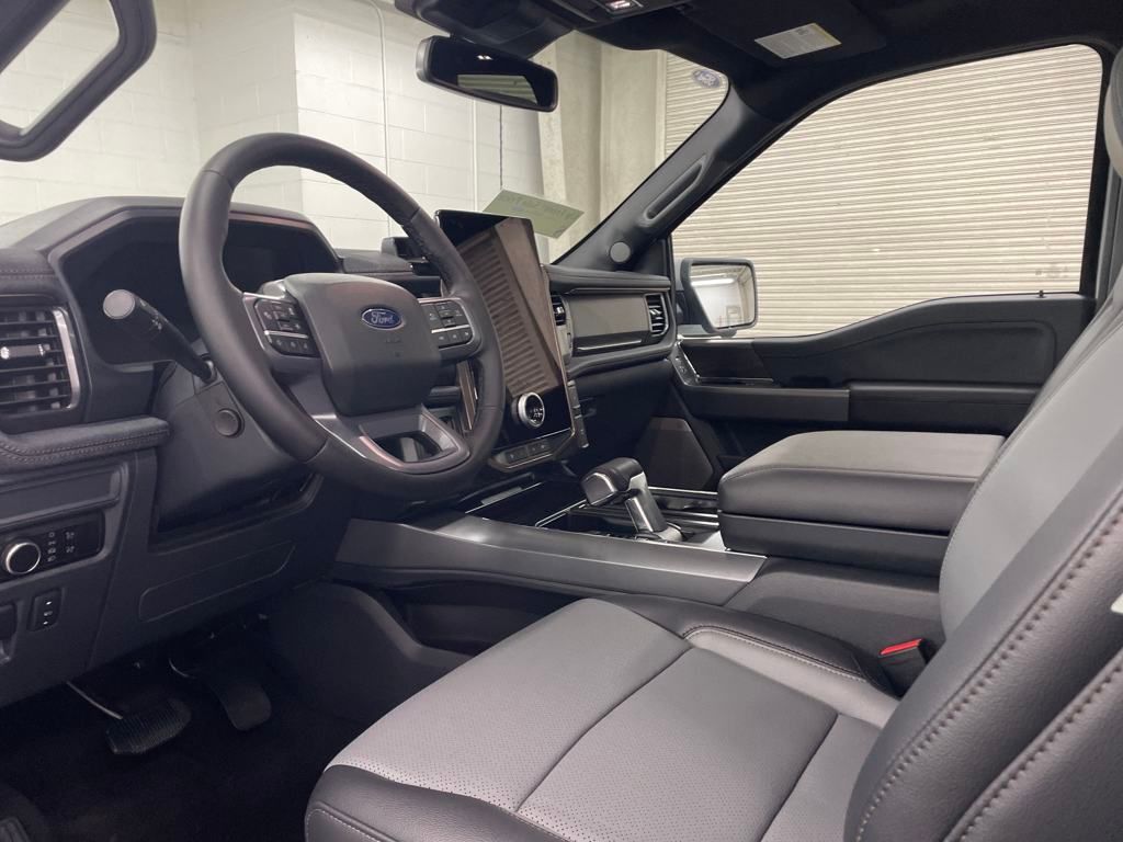 2025 Ford F-150 Lightning Lariat photo 2