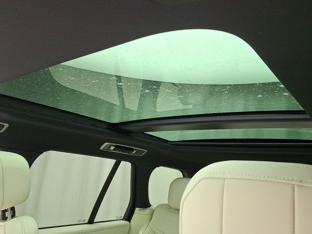 Thumbnail: 2026 Land Rover Range Rover - 11