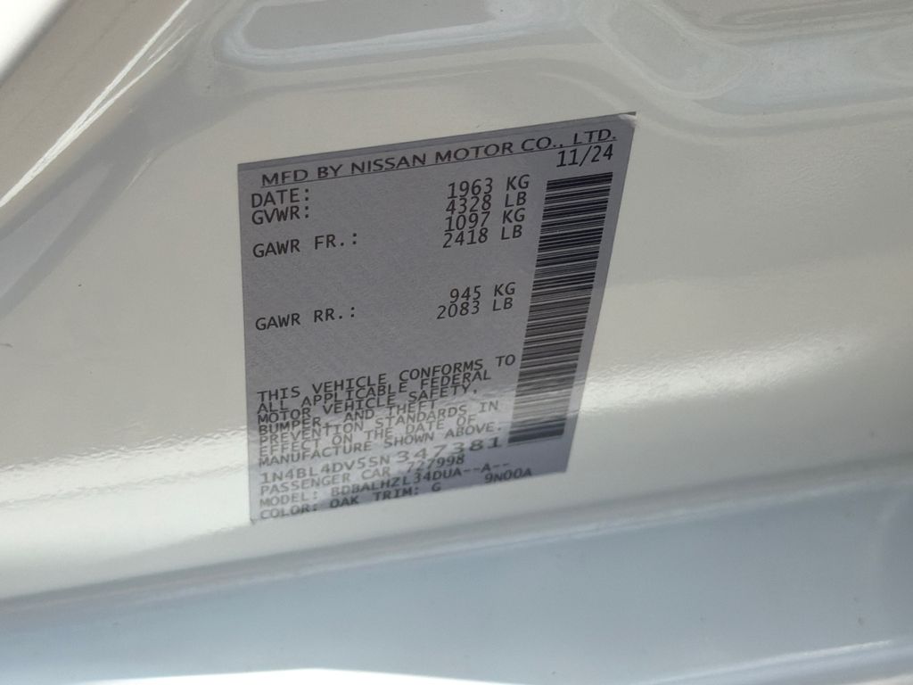 Used 2025 White Nissan 2.5 SV image 33