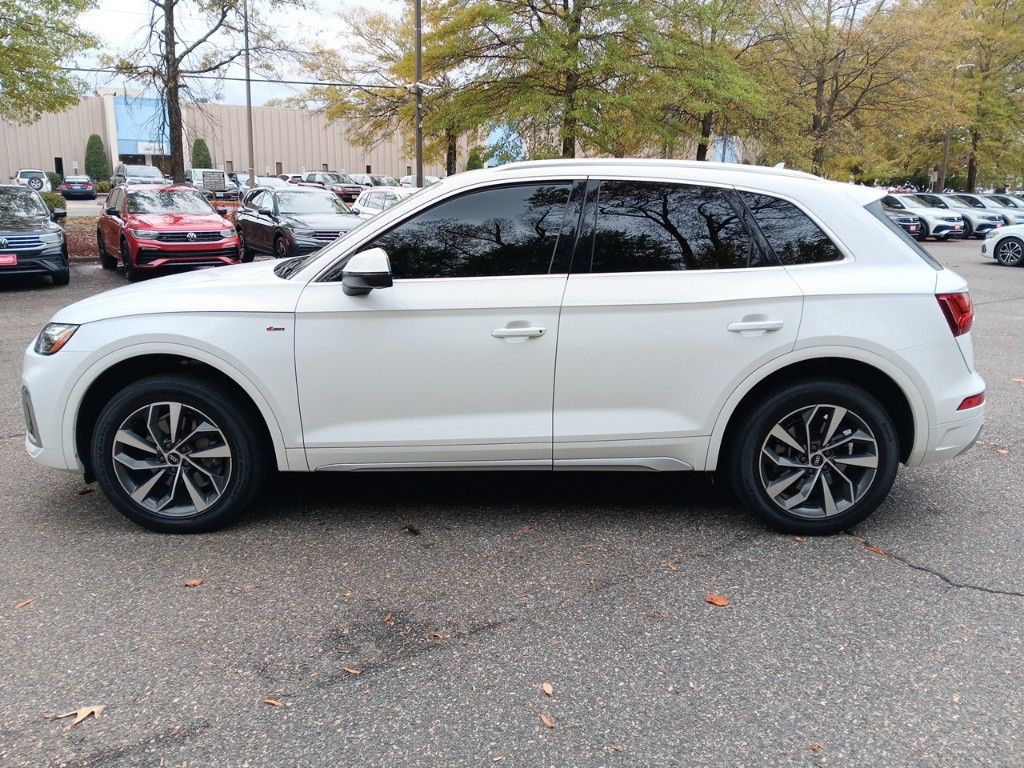 2022 Audi Q5 45 S line Premium 2