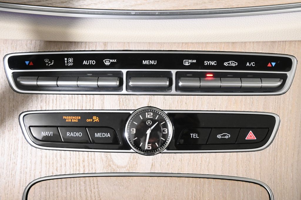 Thumbnail: 2020 Mercedes-Benz E-Class - 30