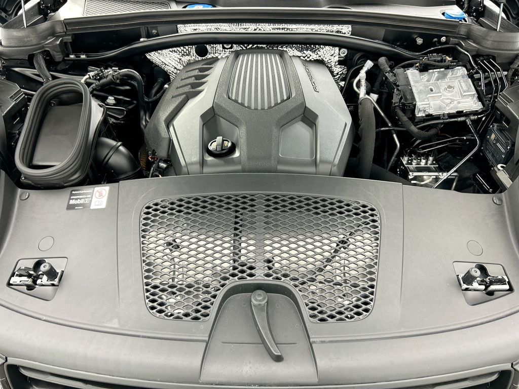 Thumbnail: 2026 Porsche Macan - 30