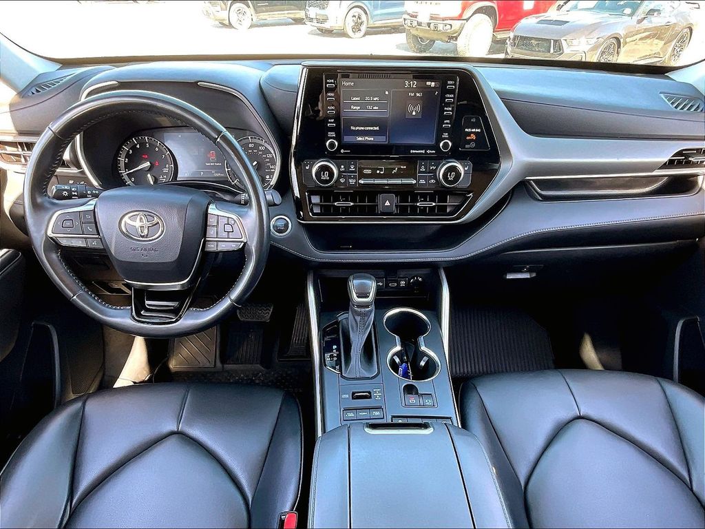 2021 Toyota Highlander — photo 21