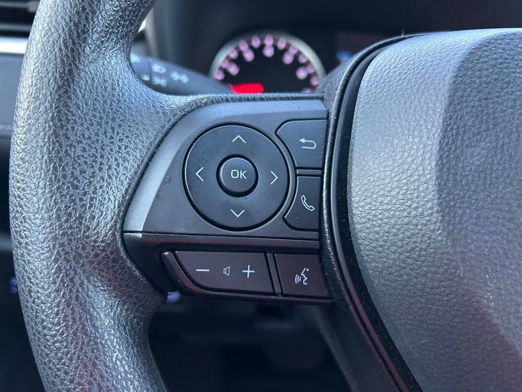 Thumbnail: 2022 Toyota RAV4 - 20