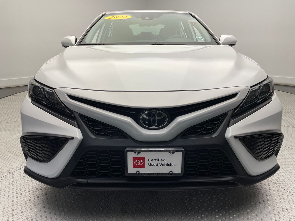 2022 Toyota Camry SE 2