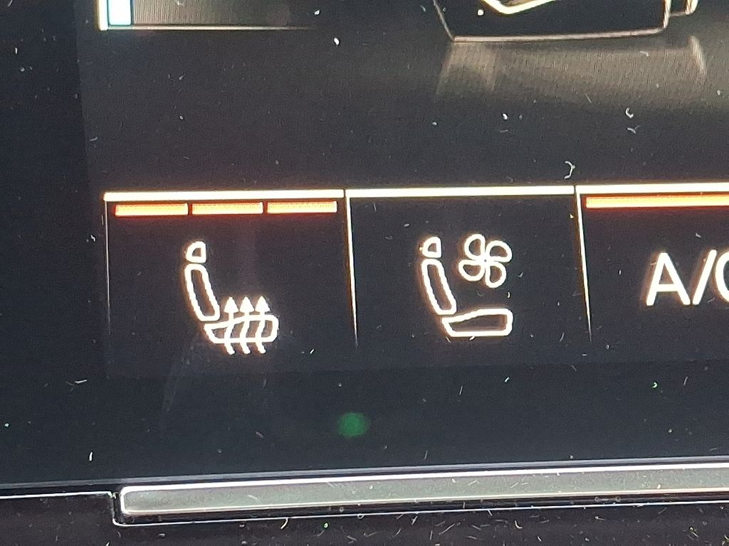 Thumbnail: 2026 Audi RS Q8 - 18